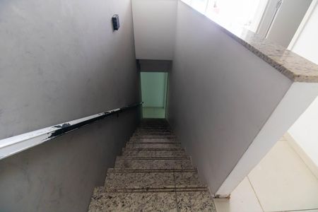 Apartamento para alugar com 260m², 3 quartos e 2 vagas Apartamento para alugar com 260m², 3 quartos e 2 vagasEscada