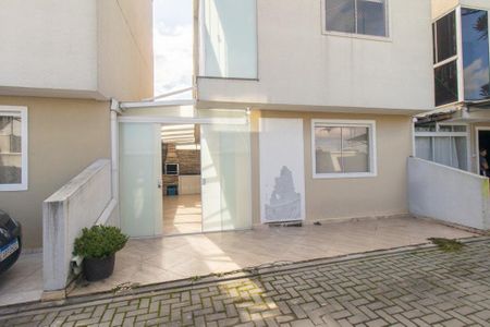 Casa de condomínio para alugar com 60m², 3 quartos e 1 vaga Casa de condomínio para alugar com 60m², 3 quartos e 1 vagaFachada