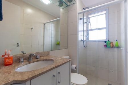 Banheiro de apartamento à venda com 2 quartos, 56m² em Vila Lucia, São Paulo