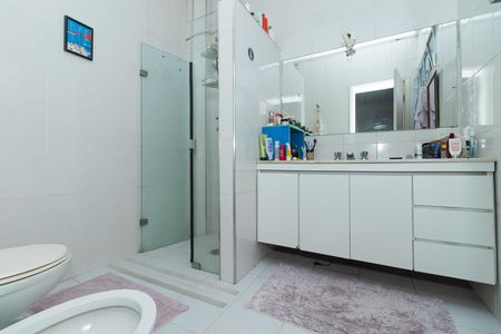 Apartamento à venda com 131m², 3 quartos e 1 vaga Apartamento à venda com 131m², 3 quartos e 1 vagaBanheiro da Suíte