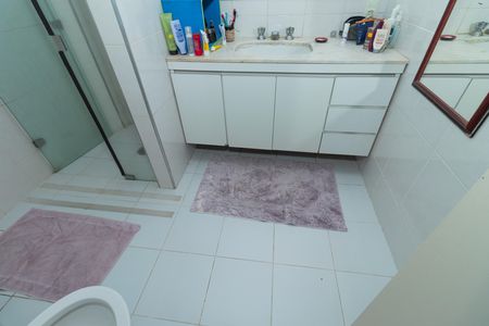 Apartamento à venda com 131m², 3 quartos e 1 vaga Apartamento à venda com 131m², 3 quartos e 1 vagaBanheiro da Suíte