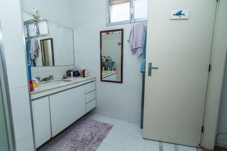 Apartamento à venda com 131m², 3 quartos e 1 vaga Apartamento à venda com 131m², 3 quartos e 1 vagaBanheiro da Suíte