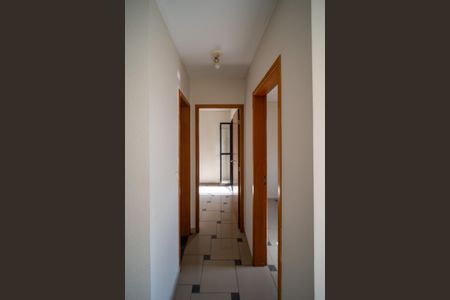 Corredor de apartamento para alugar com 2 quartos, 51m² em Vila Santo Estefano, São Paulo