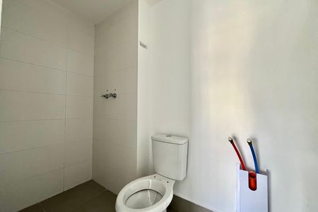 Apartamento à venda com 75m², 2 quartos e 1 vaga Apartamento à venda com 75m², 2 quartos e 1 vagaBanheiro da Suíte 2