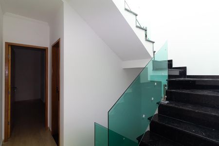 Escada de casa para alugar com 3 quartos, 110m² em São Lucas, São Paulo