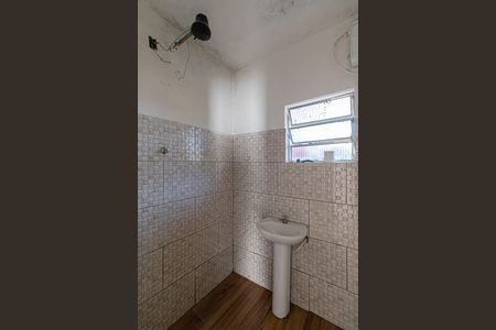 Banheiro de casa para alugar com 1 quarto, 45m² em Jardim Robru, São Paulo