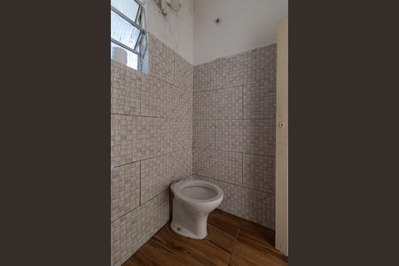 Banheiro de casa para alugar com 1 quarto, 45m² em Jardim Robru, São Paulo