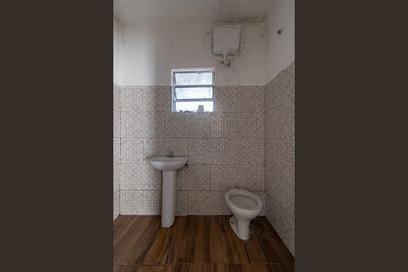 Banheiro de casa para alugar com 1 quarto, 45m² em Jardim Robru, São Paulo