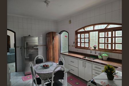 Casa à venda com 596m², 3 quartos e 2 vagas Casa à venda com 596m², 3 quartos e 2 vagasCozinha