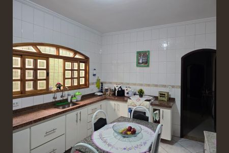 Casa à venda com 596m², 3 quartos e 2 vagas Casa à venda com 596m², 3 quartos e 2 vagasCozinha