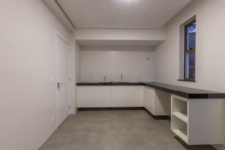 Casa de condomínio à venda com 431m², 5 quartos e 5 vagas Casa de condomínio à venda com 431m², 5 quartos e 5 vagasÁrea de Serviço