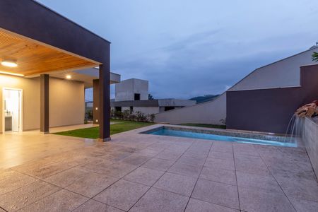 Casa de condomínio à venda com 431m², 5 quartos e 5 vagas Casa de condomínio à venda com 431m², 5 quartos e 5 vagasÁrea externa