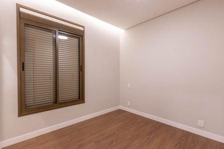 Casa de condomínio à venda com 431m², 5 quartos e 5 vagas Casa de condomínio à venda com 431m², 5 quartos e 5 vagasSuíte 4