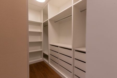 Casa de condomínio à venda com 431m², 5 quartos e 5 vagas Casa de condomínio à venda com 431m², 5 quartos e 5 vagasSuíte 2