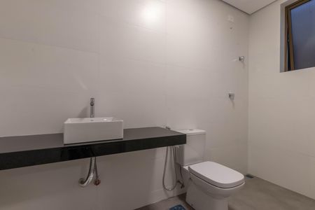 Casa de condomínio à venda com 431m², 5 quartos e 5 vagas Casa de condomínio à venda com 431m², 5 quartos e 5 vagasBanheiro Social