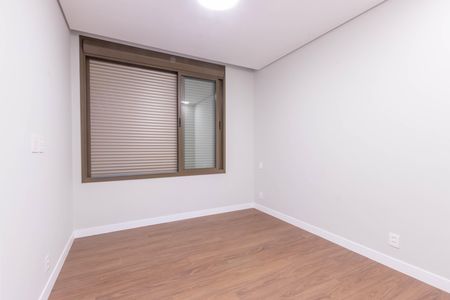 Casa de condomínio à venda com 431m², 5 quartos e 5 vagas Casa de condomínio à venda com 431m², 5 quartos e 5 vagasSuíte 1