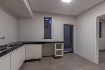 Casa de condomínio à venda com 431m², 5 quartos e 5 vagas Casa de condomínio à venda com 431m², 5 quartos e 5 vagasÁrea de Serviço