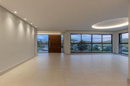 Casa de condomínio à venda com 431m², 5 quartos e 5 vagas Casa de condomínio à venda com 431m², 5 quartos e 5 vagasSala