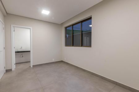 Casa de condomínio à venda com 431m², 5 quartos e 5 vagas Casa de condomínio à venda com 431m², 5 quartos e 5 vagasSuíte 5