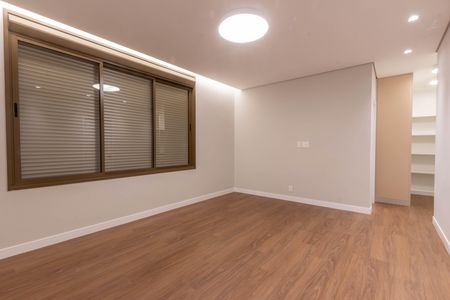 Casa de condomínio à venda com 431m², 5 quartos e 5 vagas Casa de condomínio à venda com 431m², 5 quartos e 5 vagasSuíte 2