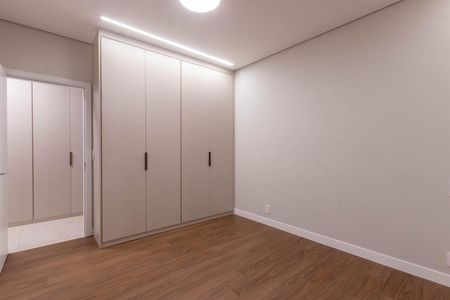Casa de condomínio à venda com 431m², 5 quartos e 5 vagas Casa de condomínio à venda com 431m², 5 quartos e 5 vagasSuíte 3