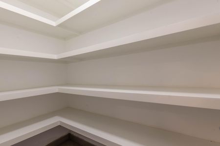 Casa de condomínio à venda com 431m², 5 quartos e 5 vagas Casa de condomínio à venda com 431m², 5 quartos e 5 vagasDespensa