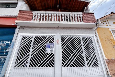 Casa para alugar com 100m², 2 quartos e 1 vagaFachada com Plaquinha