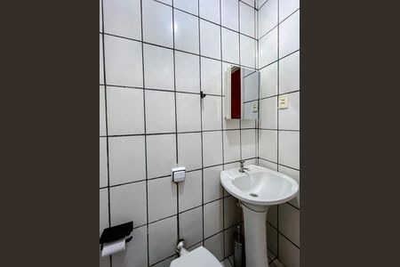 Banheiro de casa para alugar com 2 quartos, 60m² em Alto da Lapa, São Paulo