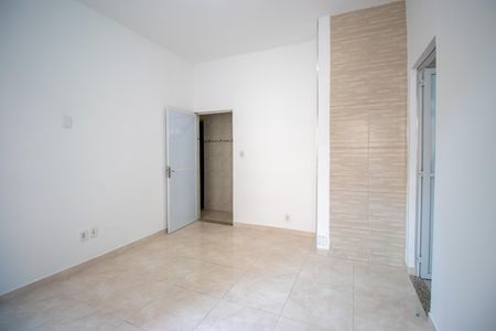 Sala de casa para alugar com 2 quartos, 60m² em Olaria, Rio de Janeiro