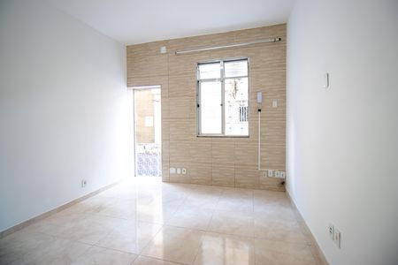 Sala de casa para alugar com 2 quartos, 60m² em Olaria, Rio de Janeiro
