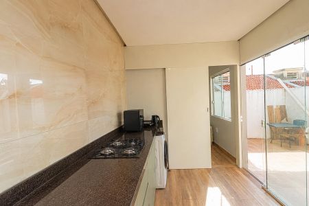 Casa de condomínio para alugar com 67m², 2 quartos e 2 vagas Casa de condomínio para alugar com 67m², 2 quartos e 2 vagasCozinha e Área de Serviço