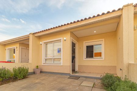 Fachada de casa de condomínio para alugar com 2 quartos, 67m² em Distrito Industrial, Cachoeirinha