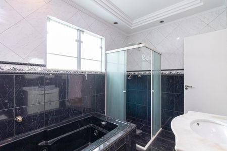 Casa para alugar com 300m², 3 quartos e 4 vagas Casa para alugar com 300m², 3 quartos e 4 vagasBanheiro da Quarto 3 - Suíte