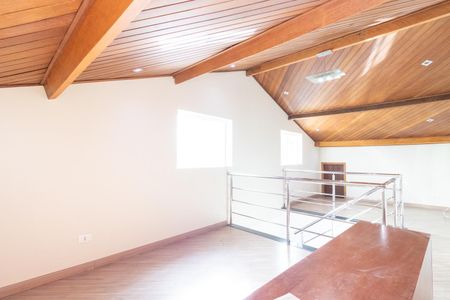 Casa para alugar com 300m², 3 quartos e 4 vagas Casa para alugar com 300m², 3 quartos e 4 vagasSótão