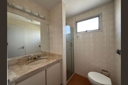 Apartamento à venda com 120m², 3 quartos e 2 vagas Apartamento à venda com 120m², 3 quartos e 2 vagasBanheiro da Suíte 1