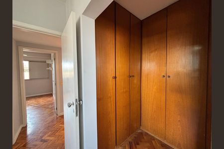 Apartamento à venda com 120m², 3 quartos e 2 vagas Apartamento à venda com 120m², 3 quartos e 2 vagasCloset