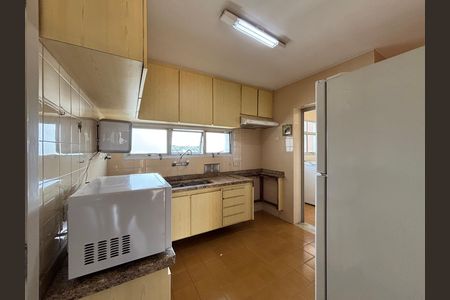 Apartamento à venda com 120m², 3 quartos e 2 vagas Apartamento à venda com 120m², 3 quartos e 2 vagasCozinha