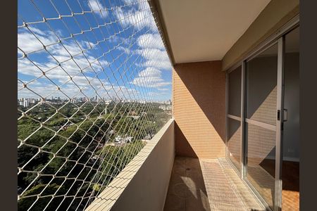 Apartamento à venda com 120m², 3 quartos e 2 vagas Apartamento à venda com 120m², 3 quartos e 2 vagasVaranda