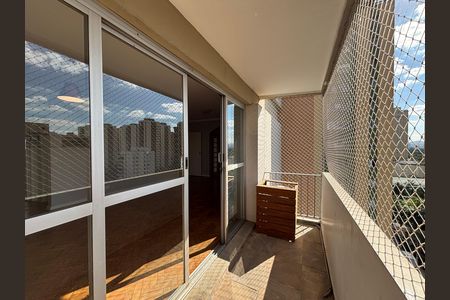 Apartamento à venda com 120m², 3 quartos e 2 vagas Apartamento à venda com 120m², 3 quartos e 2 vagasVaranda