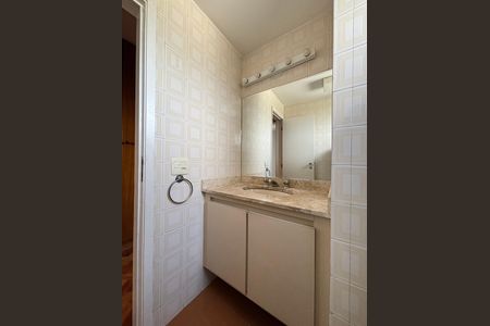 Apartamento à venda com 120m², 3 quartos e 2 vagas Apartamento à venda com 120m², 3 quartos e 2 vagasBanheiro da Suíte 1