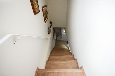 Casa para alugar com 172m², 3 quartos e 4 vagasEscada