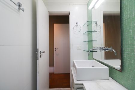 Apartamento à venda com 120m², 3 quartos e 3 vagas Apartamento à venda com 120m², 3 quartos e 3 vagasBanheiro da Suíte