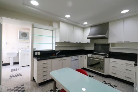 Apartamento à venda com 120m², 3 quartos e 3 vagas Apartamento à venda com 120m², 3 quartos e 3 vagasCozinha