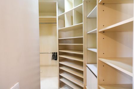 Apartamento à venda com 120m², 3 quartos e 3 vagas Apartamento à venda com 120m², 3 quartos e 3 vagasCloset da Suíte