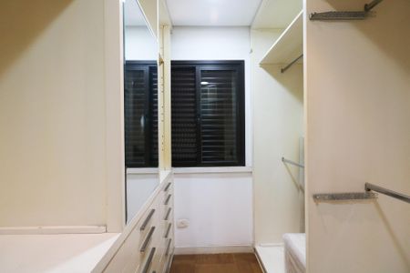 Apartamento à venda com 120m², 3 quartos e 3 vagas Apartamento à venda com 120m², 3 quartos e 3 vagasCloset da Suíte