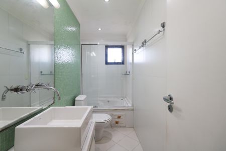 Apartamento à venda com 120m², 3 quartos e 3 vagas Apartamento à venda com 120m², 3 quartos e 3 vagasBanheiro da Suíte