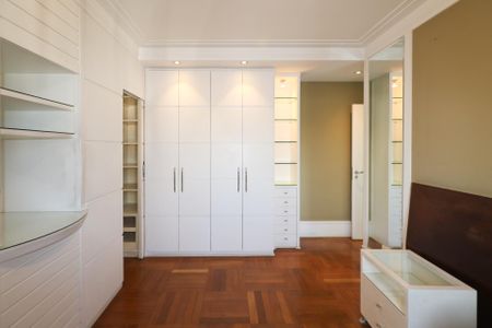 Apartamento à venda com 120m², 3 quartos e 3 vagas Apartamento à venda com 120m², 3 quartos e 3 vagasSuíte