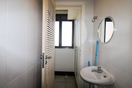 Apartamento à venda com 120m², 3 quartos e 3 vagas Apartamento à venda com 120m², 3 quartos e 3 vagasBanheiro da Área de Serviço