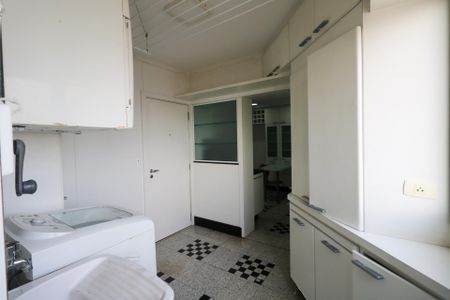 Apartamento à venda com 120m², 3 quartos e 3 vagas Apartamento à venda com 120m², 3 quartos e 3 vagasÁrea de Serviço