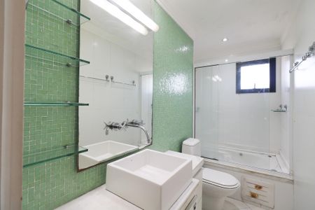 Apartamento à venda com 120m², 3 quartos e 3 vagas Apartamento à venda com 120m², 3 quartos e 3 vagasBanheiro da Suíte